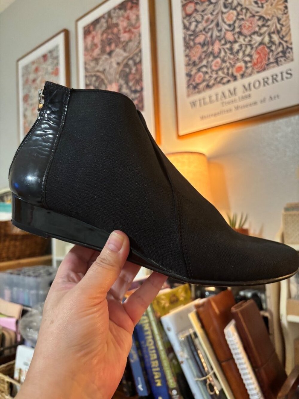 Donald J Pliner Womens Black Leather Ankle Boots 10M Zipper Back Low Heel